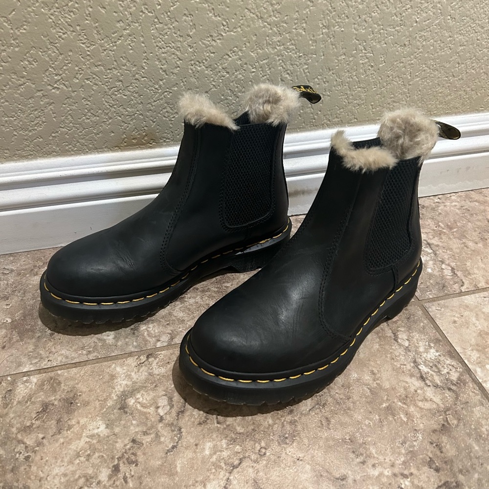 dr marten black fur-lined chelsea boots